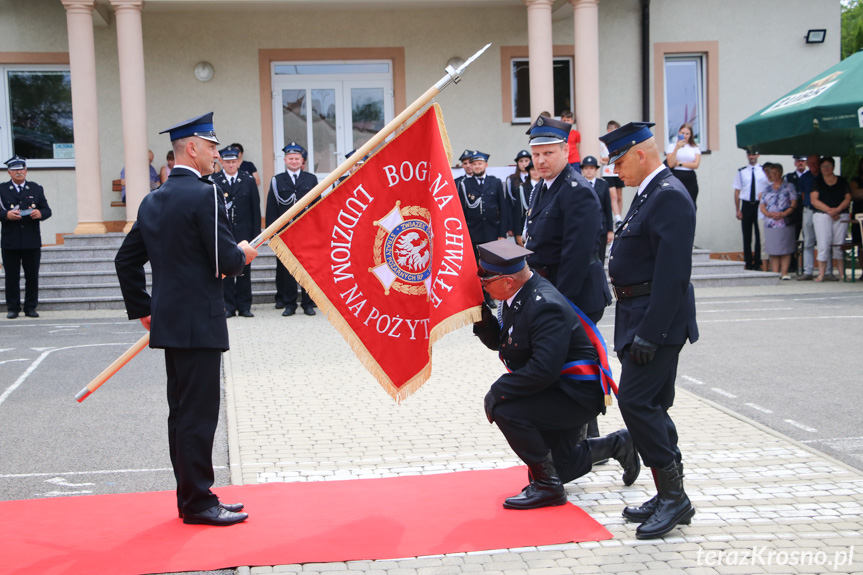 nowy sztandar OSP Głębokie