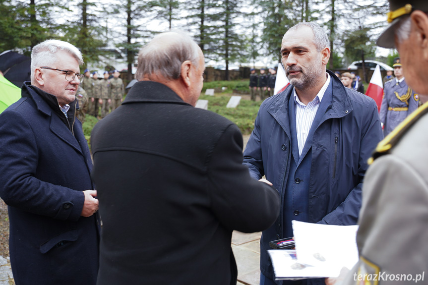 Wręczenie medalu Andrzejowi Bytnarowi