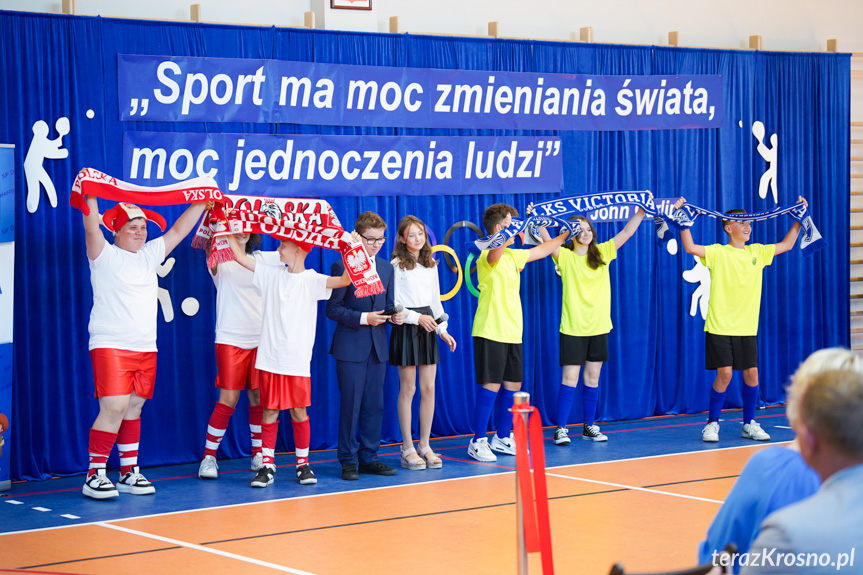 Uczniowie szkoły podstawowej w Dobieszynie