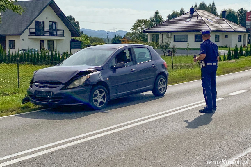 Uszkodzny samochód po kolizji w Bajdach