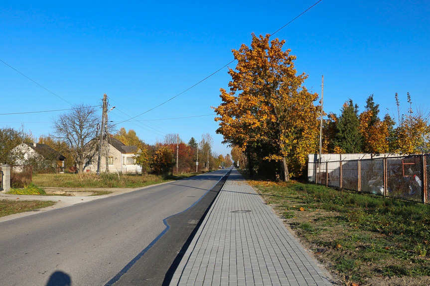 chodnik w Zręcinie