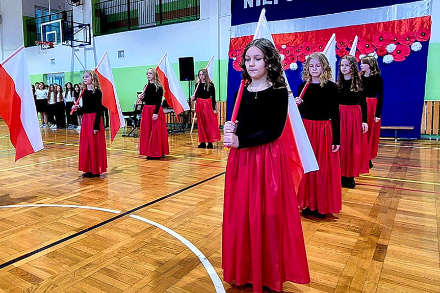 Patriotyczna uroczystość w SP w Lubatowej