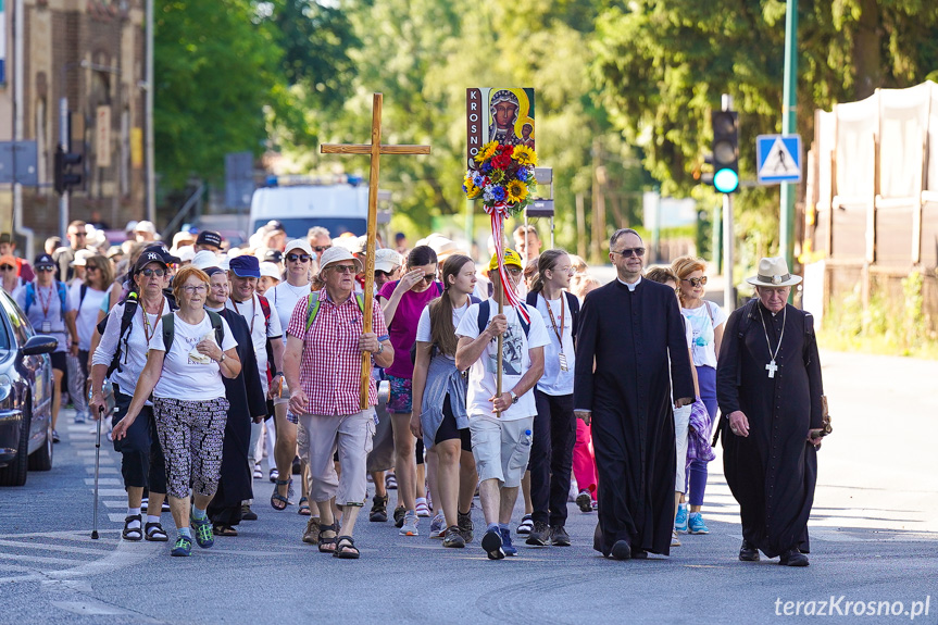 Każdy krok z modlitwą. Pielgrzymi z Krosna w drodze do Czarnej Madonny