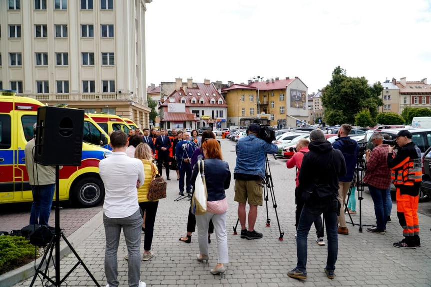 Ambulanse dla krośnieńskiego pogotowia