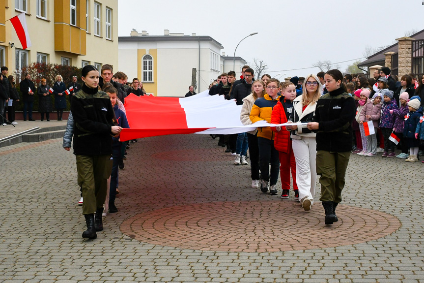 Apel dla Biało-Czerwonej przy LO w Rymanowie i SP w Rymanowie