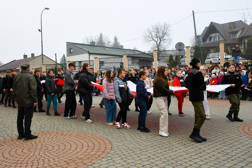 Apel dla Biało-Czerwonej przy LO w Rymanowie i SP w Rymanowie