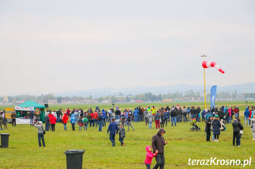 Balony nad Krosnem 2019 - Pokaz Baltic Bees Jet Team