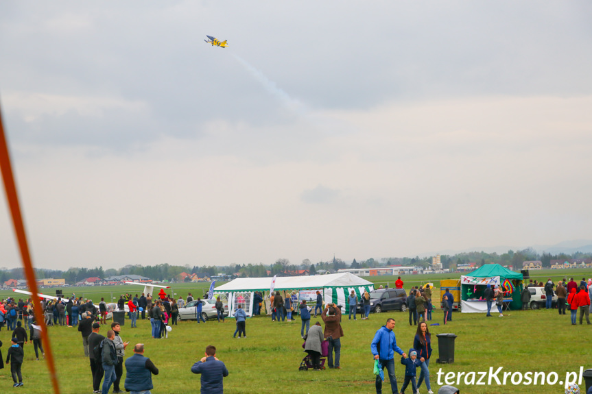 Balony nad Krosnem 2019 - Pokaz Baltic Bees Jet Team