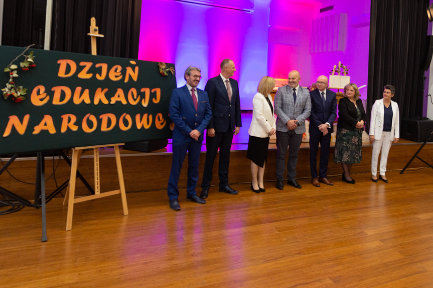 Burmistrz Rymanowa uhonorował nauczycieli