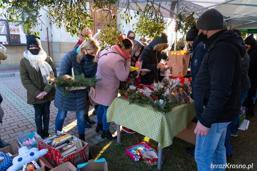 Charytatywny Kiermasz Bożonarodzeniowy w Zręcinie