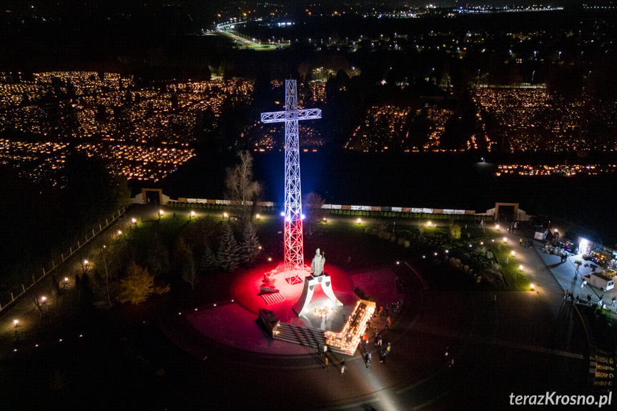 Cmentarz w Krośnie nocą