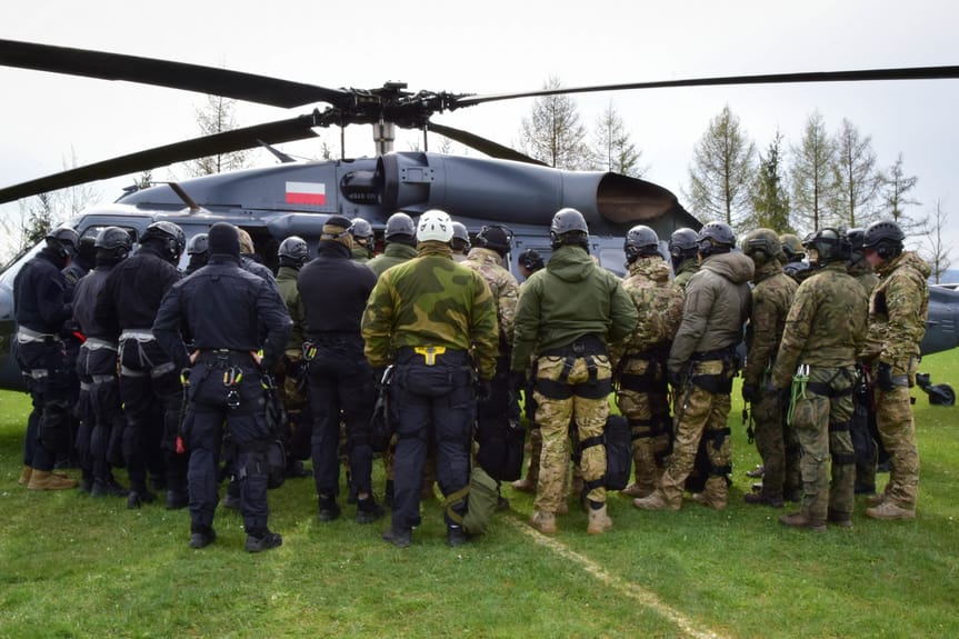 Ćwiczenia policyjnych kontrterrorystów