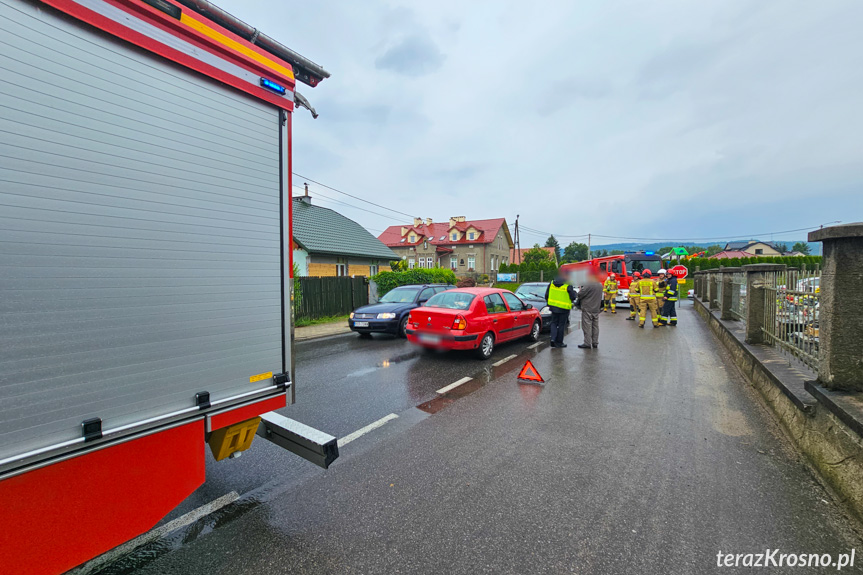 Czołowe zderzenie dwóch samochodów w Korczynie