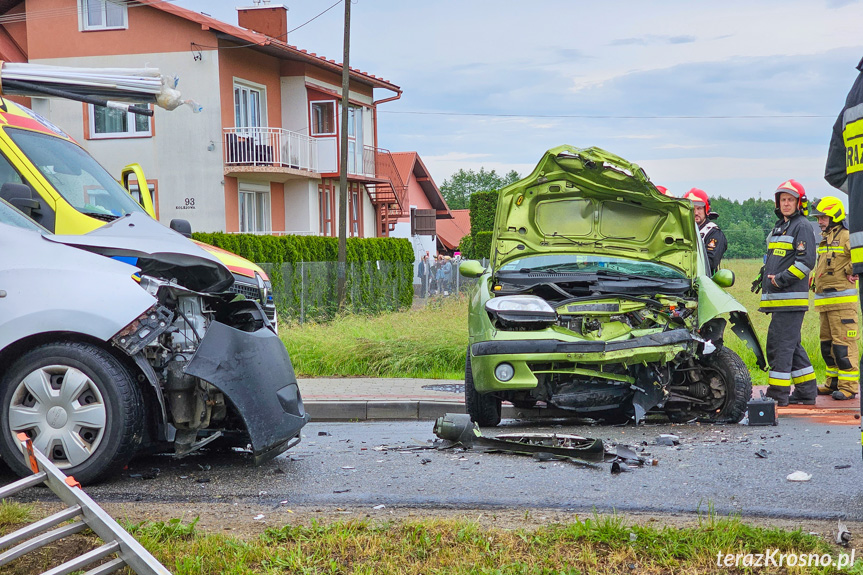 Czołowe zderzenie samochodów we Wróbliku Szlecheckim