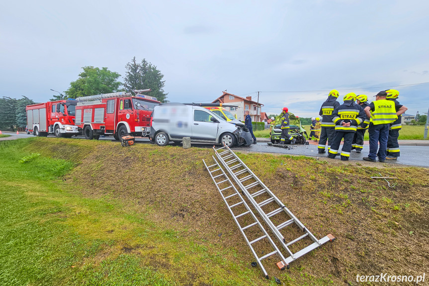 Czołowe zderzenie samochodów we Wróbliku Szlecheckim