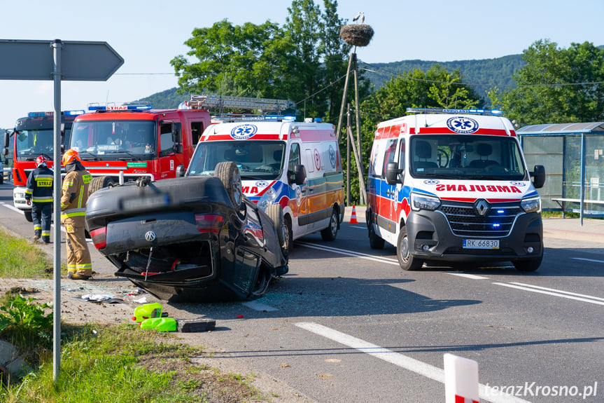 Dachowanie osobówki w Trzcianie na DK19