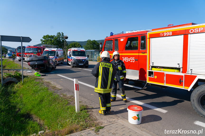 Dachowanie osobówki w Trzcianie na DK19