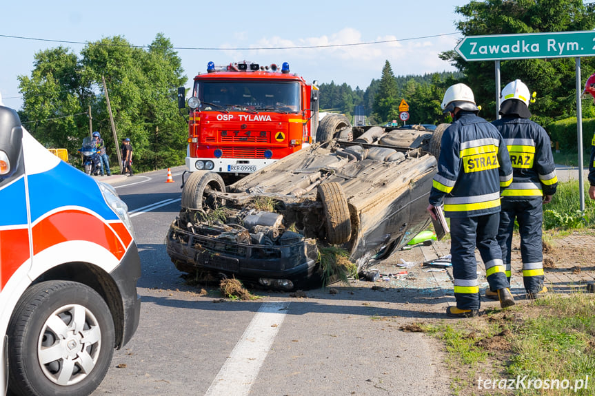 Dachowanie osobówki w Trzcianie na DK19