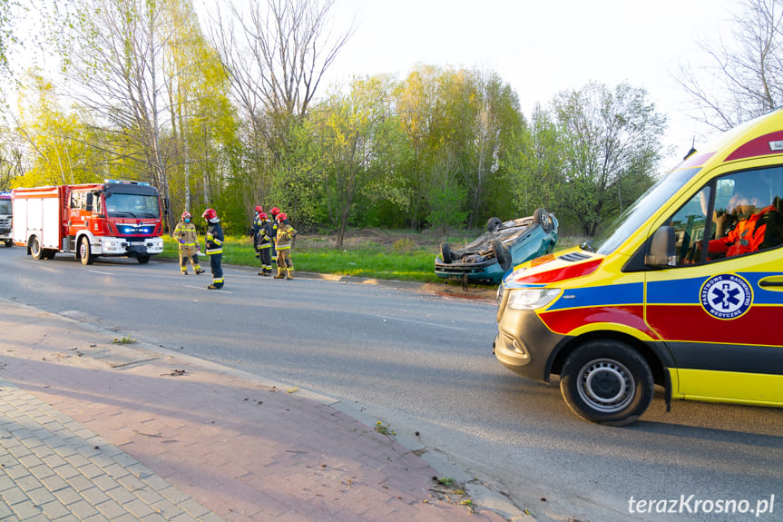 Dachowanie samochodu w Krośnie