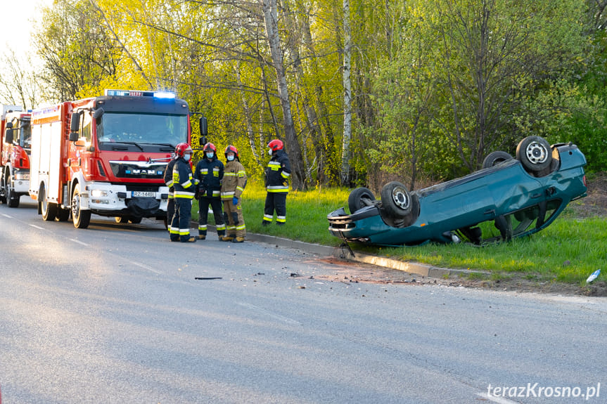 Dachowanie samochodu w Krośnie