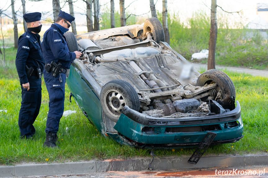 Dachowanie samochodu w Krośnie