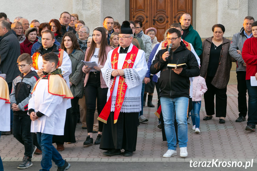 Droga krzyżowa w Zręcinie