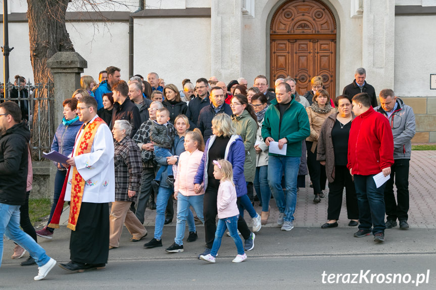 Droga krzyżowa w Zręcinie