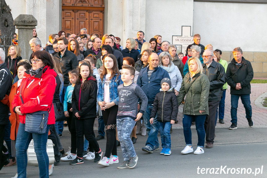 Droga krzyżowa w Zręcinie