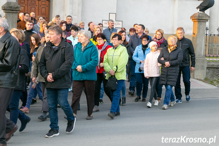 Droga krzyżowa w Zręcinie