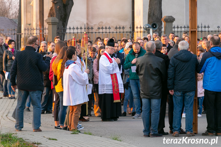 Droga krzyżowa w Zręcinie