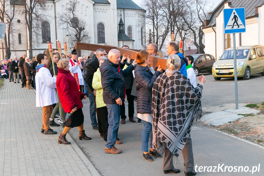 Droga krzyżowa w Zręcinie