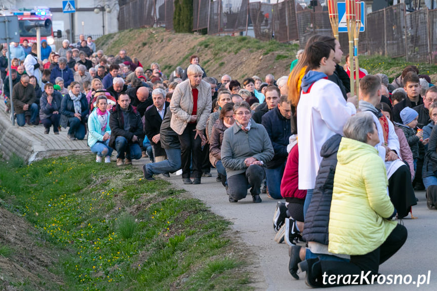 Droga krzyżowa w Zręcinie