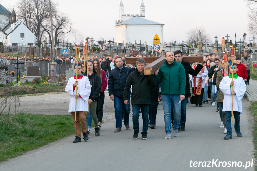 Droga krzyżowa w Zręcinie