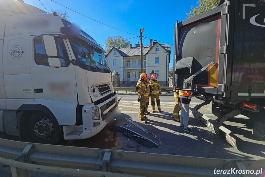 Dukla. Zderzenie dwóch samochodów ciężarowych