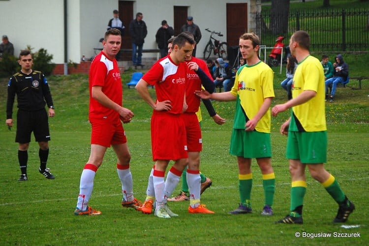 Dwór Kombornia - LKS Górki 2:3