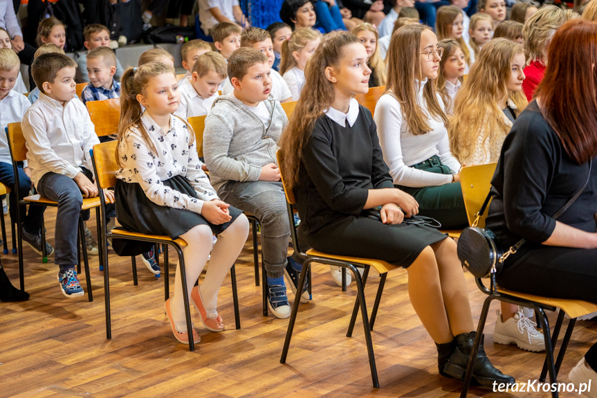 Dzień Patrona - Ignacego Łukasiewicza w Szkole Podstawowej w Świerzowej Polskiej