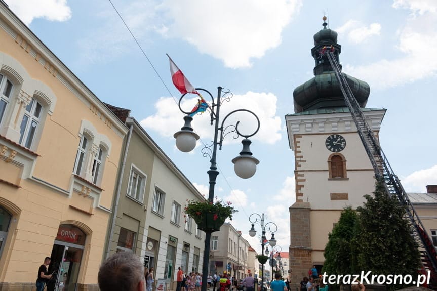 Ewakuacja poszkodowanego z wieży farnej