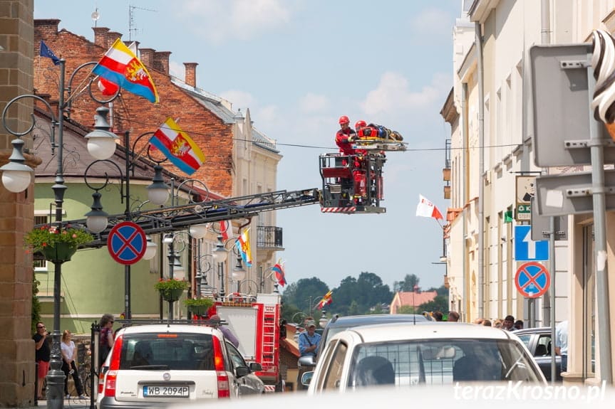 Ewakuacja poszkodowanego z wieży farnej