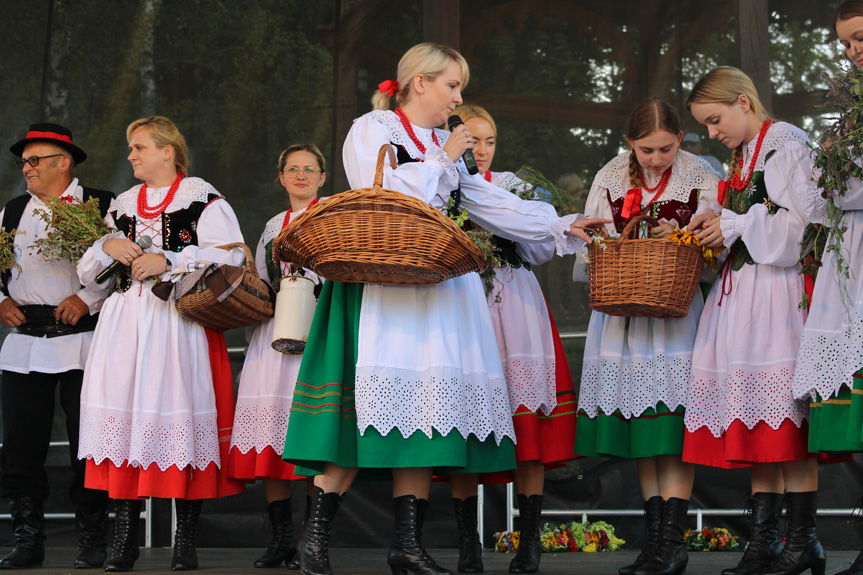 Festiwal Tradycji Na Ludowo przez Pokolenia