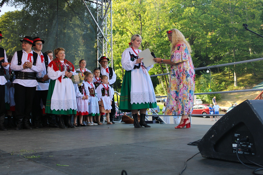 Festiwal Tradycji Na Ludowo przez Pokolenia