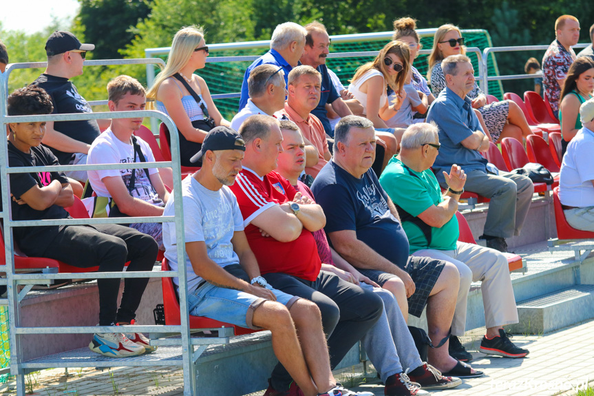 Guzikówka Krosno - Karpaty Krosno 0:9