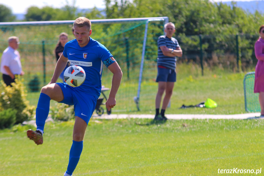 Guzikówka Krosno - Karpaty Krosno 0:9