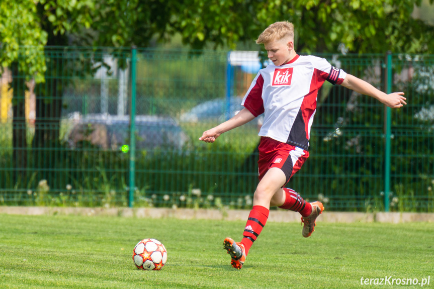 Guzikówka Krosno - LKS Victoria Kobylany 2:3