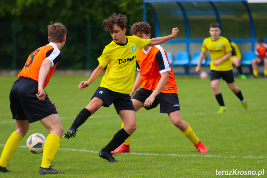 Guzikówka Krosno - Olympyc Zręcin 2:2