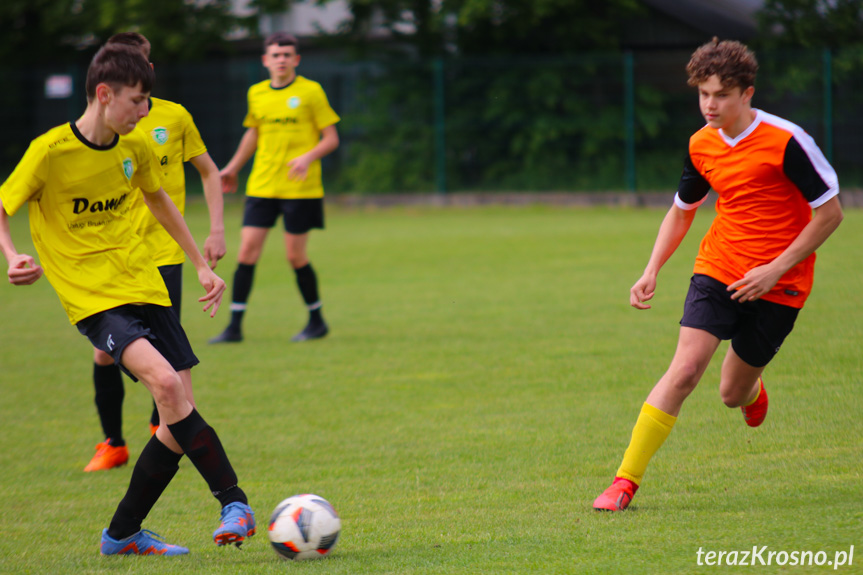 Guzikówka Krosno - Olympyc Zręcin 2:2