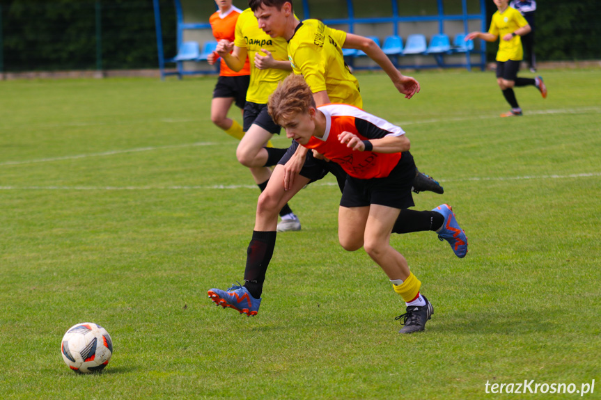 Guzikówka Krosno - Olympyc Zręcin 2:2