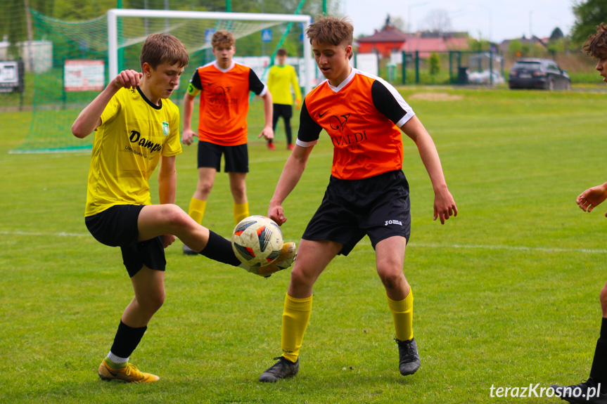 Guzikówka Krosno - Olympyc Zręcin 2:2