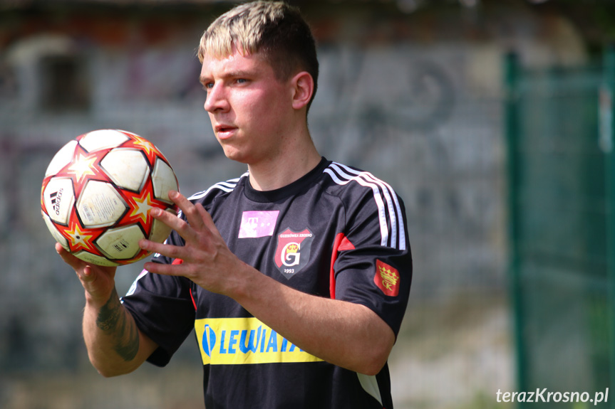 Guzikówka Krosno - Victoria Kobylany 6:0