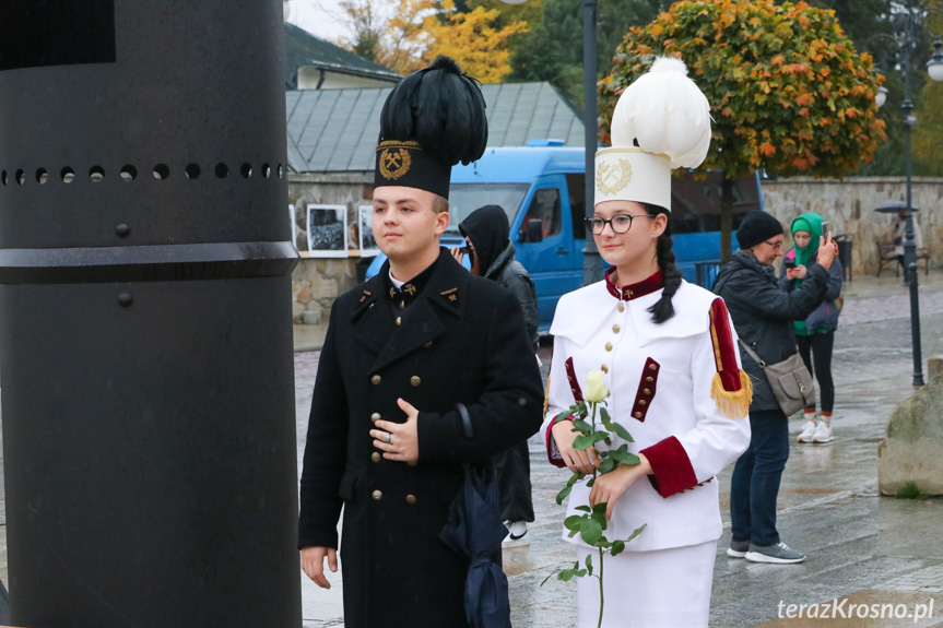 Inscenizacja uroczystości odsłonięcia pomnika Ignacego Łukasiewicza