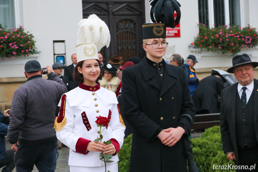 Inscenizacja uroczystości odsłonięcia pomnika Ignacego Łukasiewicza